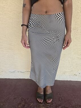 Urban Outfitters Optical Illusion Black & White Houndstooth Midi Skirt